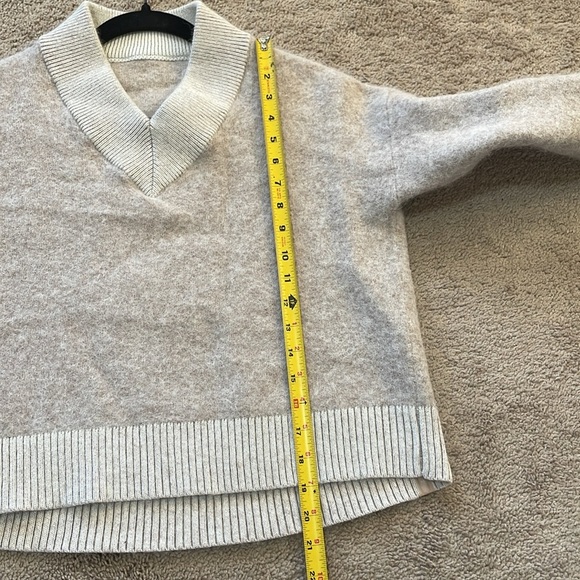 Lululemon Alpaca Wool-Blend V-Neck Sweater XS Minimalist Neutral Academia - DESC - Picture 10 of 15